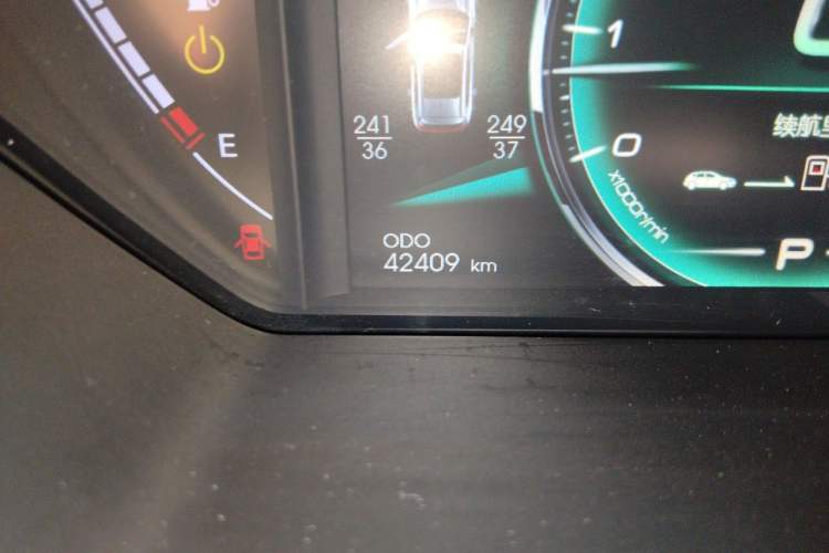 Used Soueast DX7 2018 Prime 1.8T DCT Prestige Model China V Standard Odometer Close Up