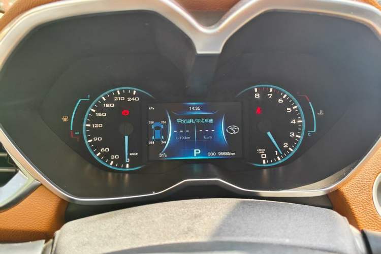 Used Soueast DX7 2018 1.5T Automatic Luxury Model Odometer Close Up