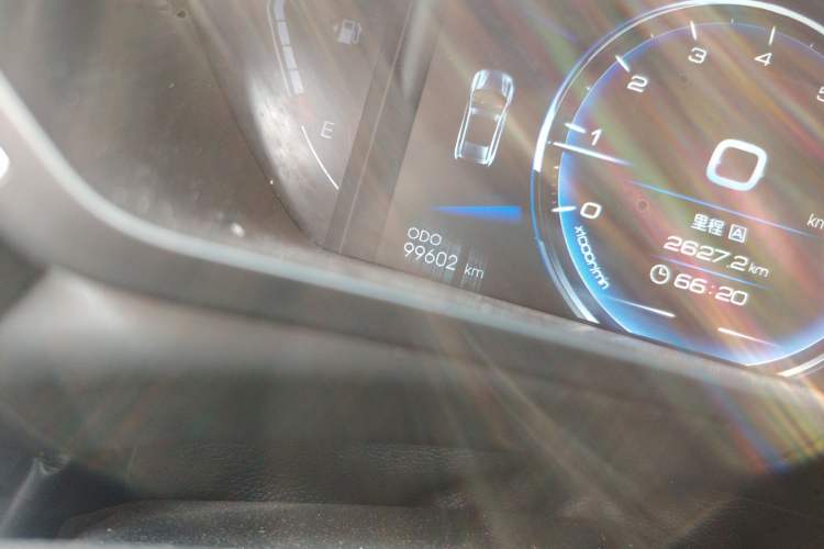 Used Soueast DX7 2018 Prime 1.5T Manual Luxury Model China V Standard Odometer Close Up