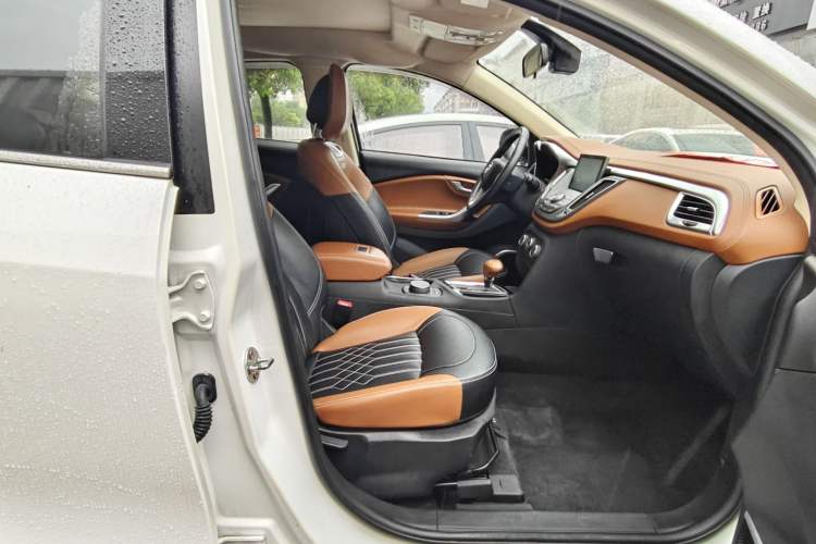 Used Soueast DX7 2018 1.5T Automatic Luxury Model Right Front Seat