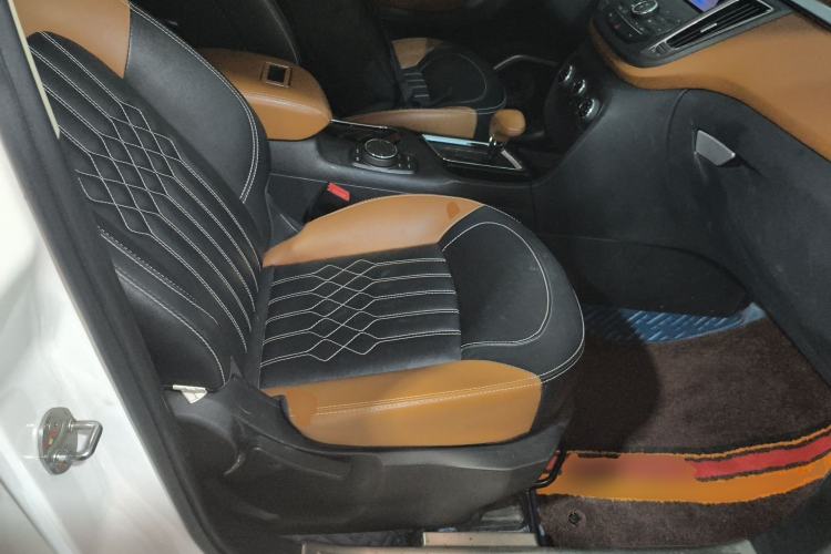 Used Soueast DX7 2018 1.5T Automatic Luxury Model Right Front Seat