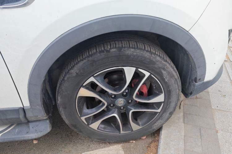 Used Soueast DX7 2018 2.0T Manual CCPC Champion Edition Right Front Wheel Hub