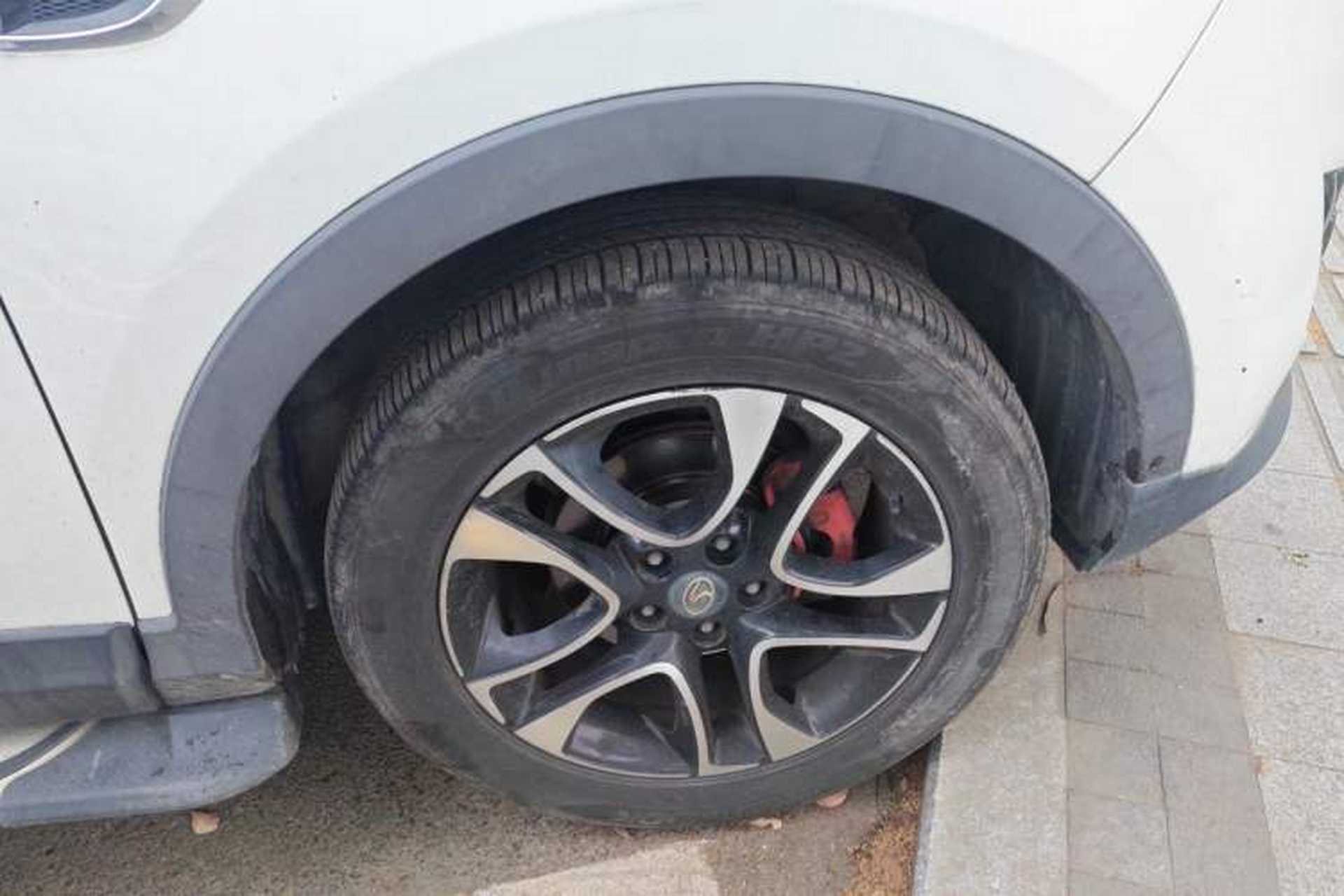 Used Soueast DX7 2018 2.0T Manual CCPC Champion Edition Right Front Wheel Hub