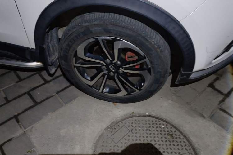 Used Soueast DX7 2018 Prime 1.8T DCT Prestige Model China V Standard Right Front Wheel Hub
