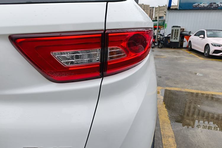 Used Soueast DX7 2018 Classic Edition 1.5T Automatic Comfort Model China V Standard Right Rear Taillight