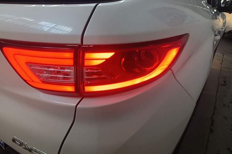 Used Soueast DX7 2018 1.5T Automatic Luxury Model Right Rear Taillight