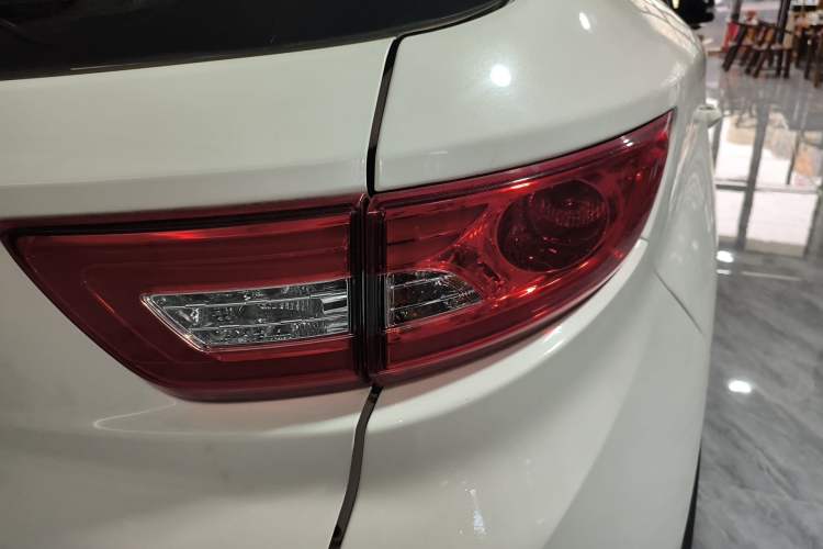 Used Soueast DX7 2018 1.5T Automatic Luxury Model Right Rear Taillight