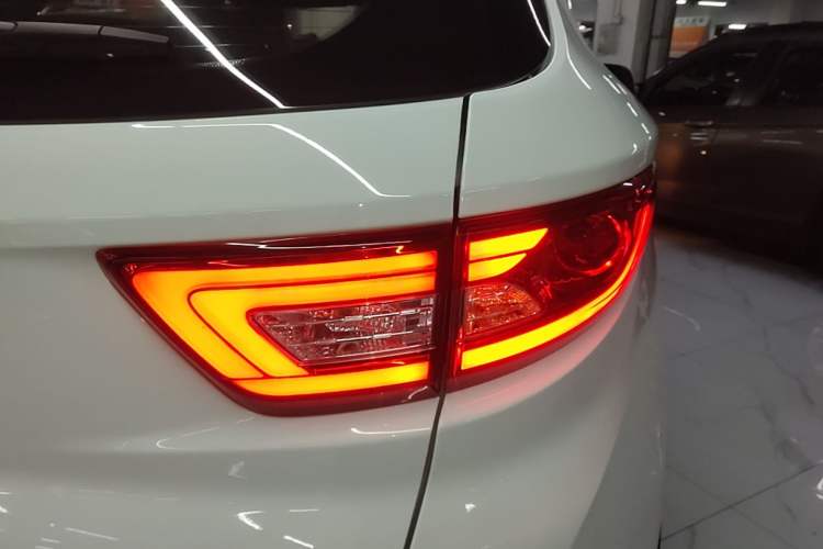 Used Soueast DX7 2018 1.5T Automatic Glory Edition Right Rear Taillight