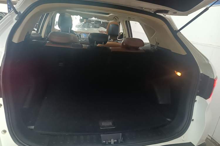 Used Soueast DX7 2018 1.5T Automatic Luxury Model Trunk