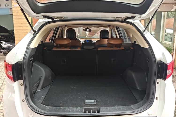 Used Soueast DX7 2018 1.5T Automatic Glory Edition Trunk