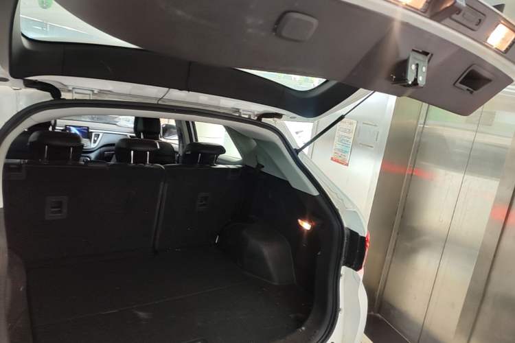 Used Soueast DX7 2018 1.5T Automatic Glory Edition Trunk