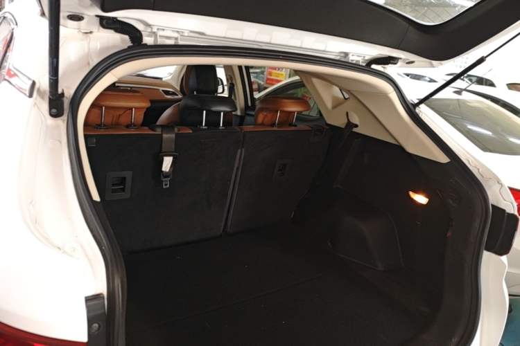 Used Soueast DX7 2018 1.5T Automatic Glory Edition Trunk