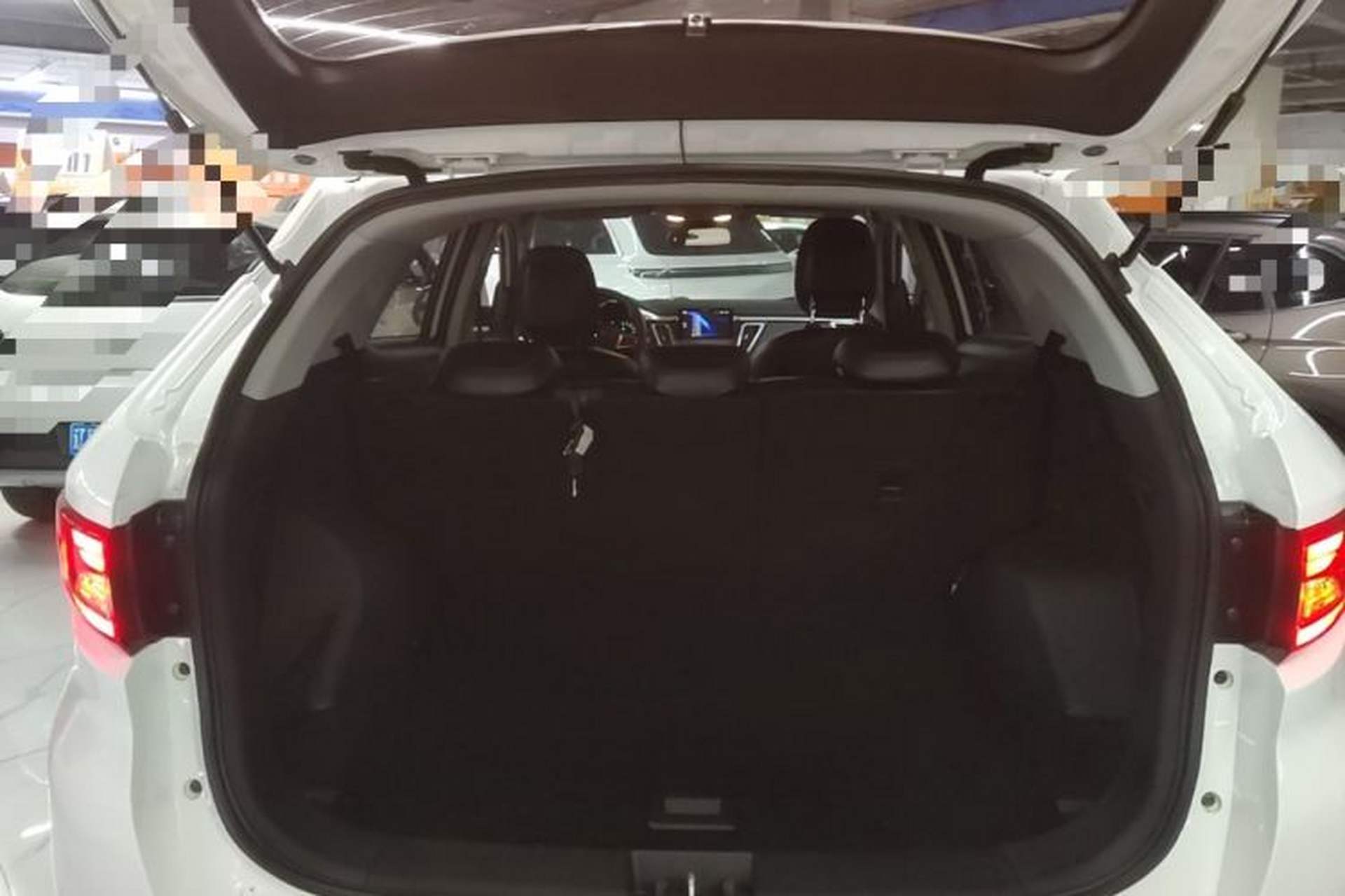 Used Soueast DX7 2018 1.5T Automatic Glory Edition Trunk