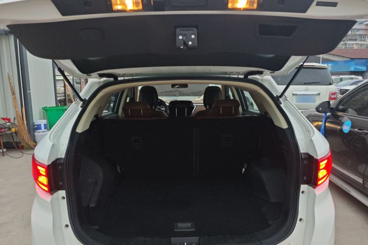 Used Soueast DX7 2018 1.5T Automatic Glory Edition Trunk