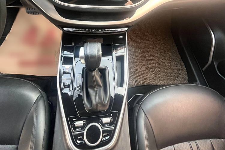 Used Soueast DX7 2019 1.5T Automatic Smart Connect Fashion Edition China VI Standard Interior 3