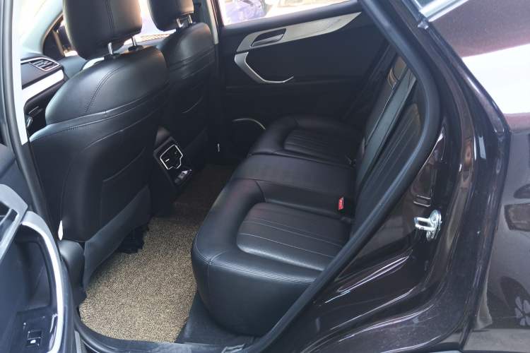 Used Soueast DX7 2019 1.5T Automatic Smart Connect Fashion Edition China VI Standard Interior 4