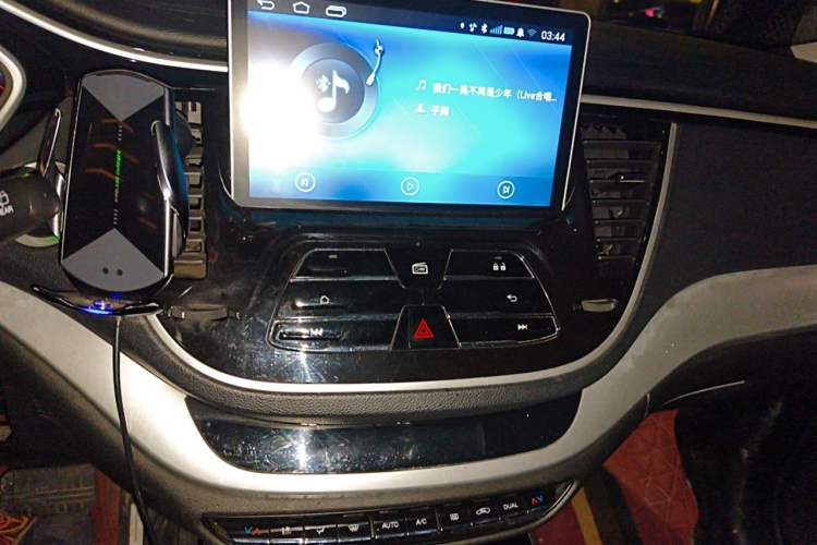 Used Soueast DX7 2019 1.5T Automatic Smart Connect Fashion Edition China VI Standard Audio And AC Panel