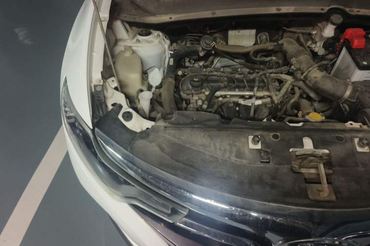Used Soueast DX7 2019 1.5T Automatic Smart Connect Fashion Edition China VI Standard Engine Bay Right