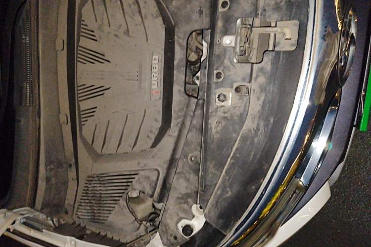 Used Soueast DX7 2019 1.5T Automatic Smart Connect Fashion Edition China VI Standard Engine Bay Right