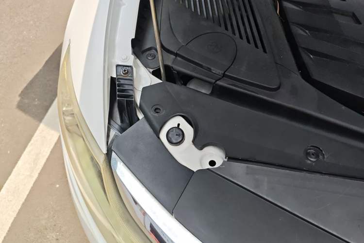 Used Soueast DX7 2019 1.5T Automatic Smart Connect Fashion Edition China VI Standard Engine Bay Right