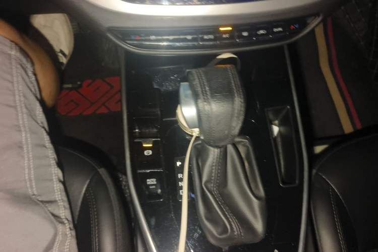 Used Soueast DX7 2019 1.5T Automatic Smart Connect Fashion Edition China VI Standard Gear Lever