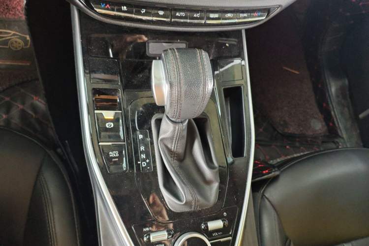 Used Soueast DX7 2019 1.5T Automatic Smart Connect Flagship Edition China VI Standard Gear Lever