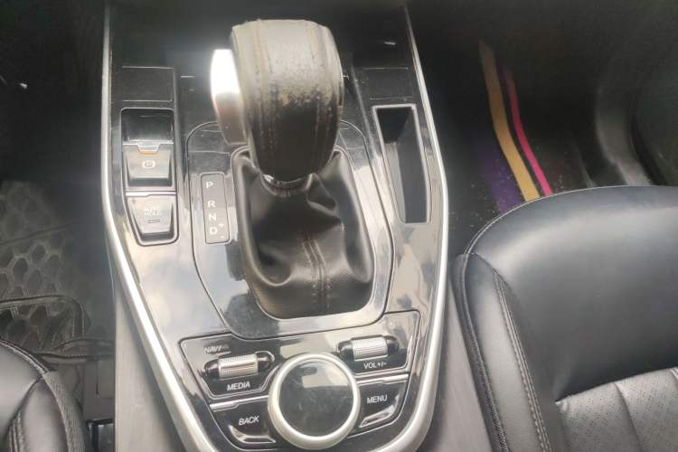 Used Soueast DX7 2019 1.5T Automatic Smart Connect Flagship Edition China VI Standard Gear Lever