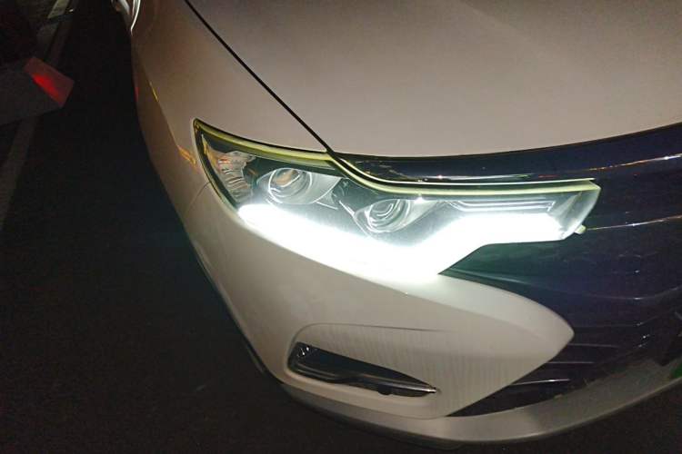 Used Soueast DX7 2019 1.5T Automatic Smart Connect Fashion Edition China VI Standard Right Front Headlight