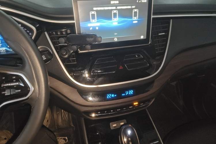 Used Soueast DX7 2020 Xingyue 1.5T DCT Luxury Sunroof Edition Audio And AC Panel