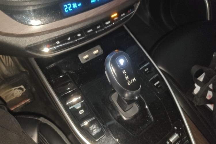 Used Soueast DX7 2020 Xingyue 1.5T DCT Luxury Sunroof Edition Gear Lever