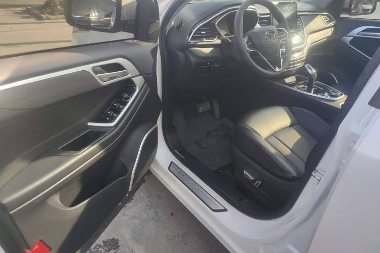 Used Soueast DX7 2020 Xingyue 1.5T DCT Luxury Edition Interior 3