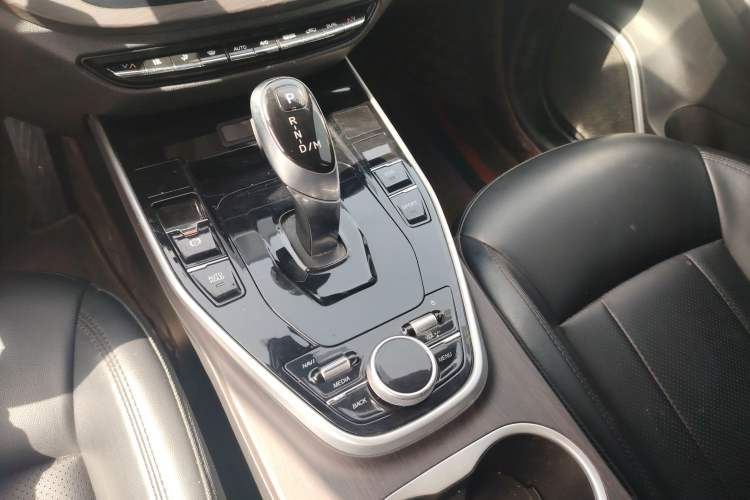 Used Soueast DX7 2020 Xingyue 1.5T DCT Luxury Edition Interior 6