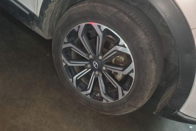 Used Soueast DX7 2020 Xingyue 1.5T DCT Luxury Sunroof Edition Right Front Wheel Hub