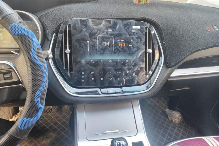 Used Soueast DX8 2022 1.5T Manual Amazon Edition 5 Seats Audio And AC Panel