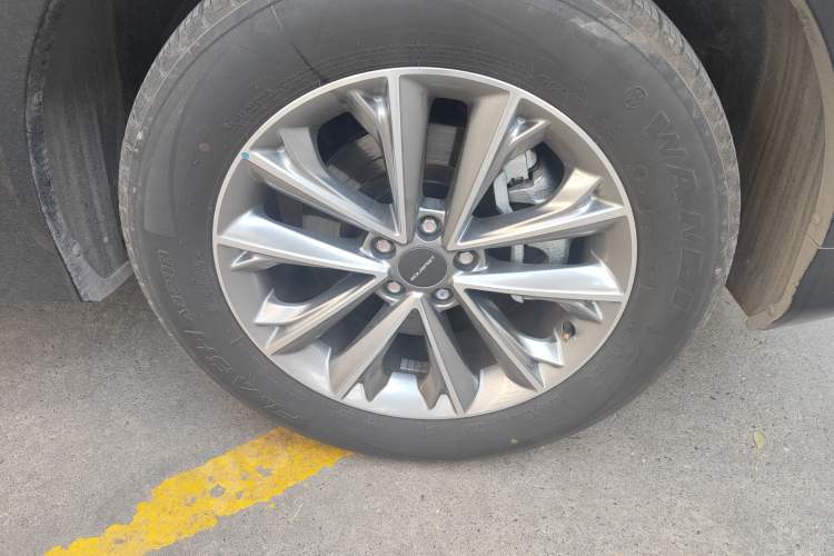 Used Soueast DX8 2022 1.5T Manual Amazon Edition 5 Seats Right Front Wheel Hub