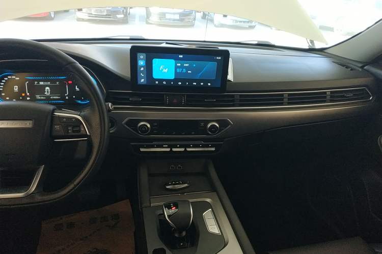 Used Soueast DX8S 2022 1.5T DCT Chieftain Edition 7-Seater Audio And AC Panel
