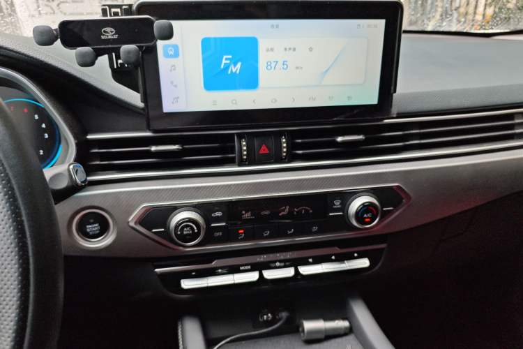 Used Soueast DX8S 2022 1.5T DCT Gulf Edition 5 Seats Audio And AC Panel