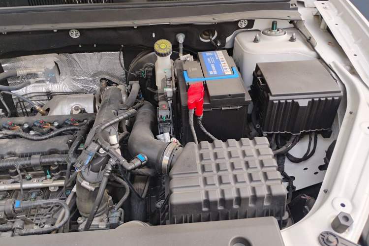 Used Soueast DX8S 2022 1.5T DCT Chieftain Edition 5 Seats Engine Bay Left