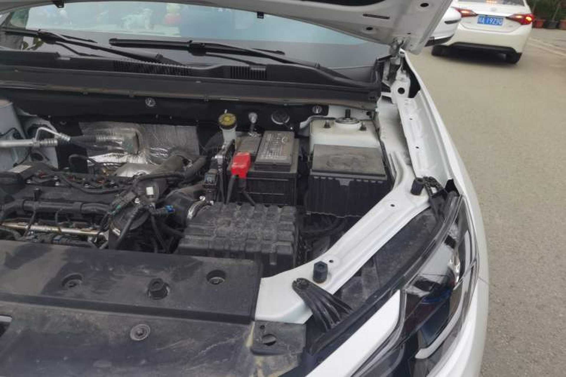 Used Soueast DX8S 2022 1.5T DCT Long-Range Version 7 Seats Engine Bay Left