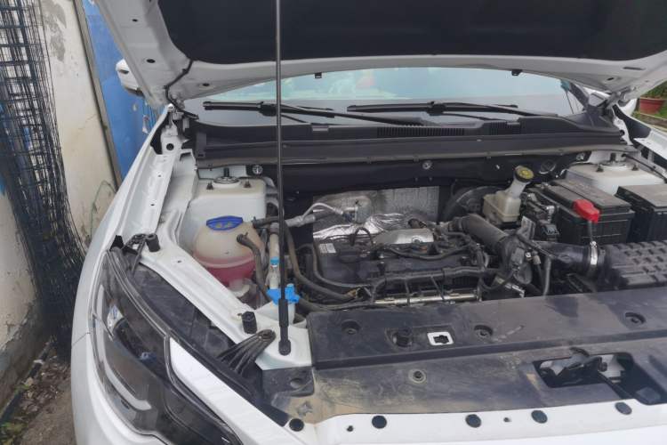 Used Soueast DX8S 2022 1.5T DCT Long-Range Version 7 Seats Engine Bay Right