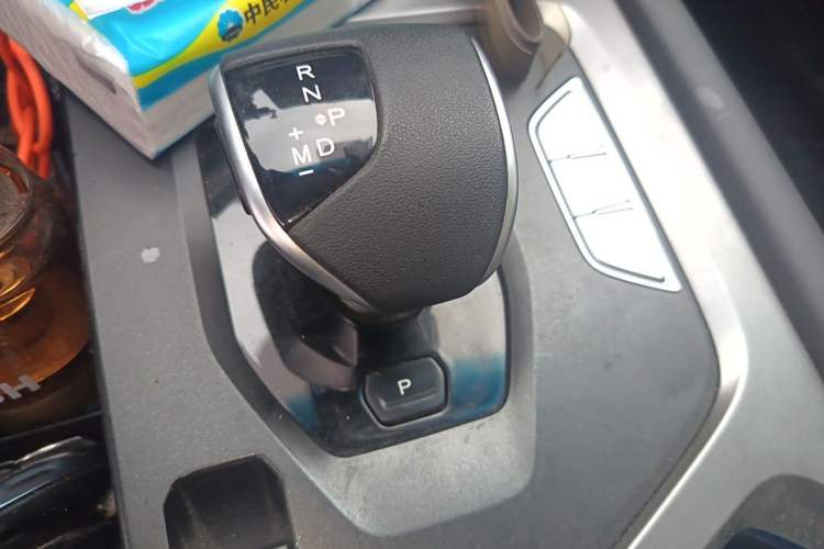 Used Soueast DX8S 2022 1.5T DCT Gulf Edition 5 Seats Gear Lever