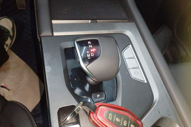 Used Soueast DX8S 2022 1.5T DCT Chieftain Edition 7-Seater Gear Lever