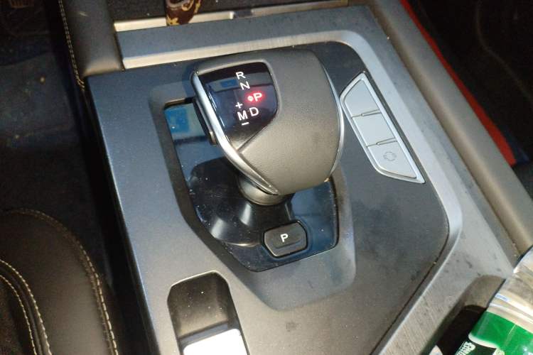 Used Soueast DX8S 2022 1.5T DCT Chieftain Edition 7-Seater Gear Lever