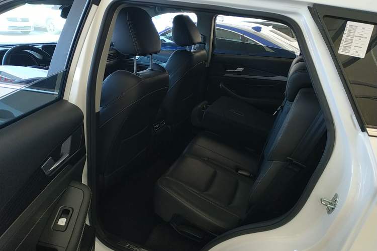 Used Soueast DX8S 2022 1.5T DCT Chieftain Edition 7-Seater Interior 4