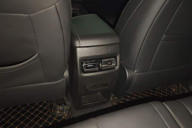 Used Soueast DX8S 2022 1.5T DCT Chieftain Edition 7-Seater Interior 5