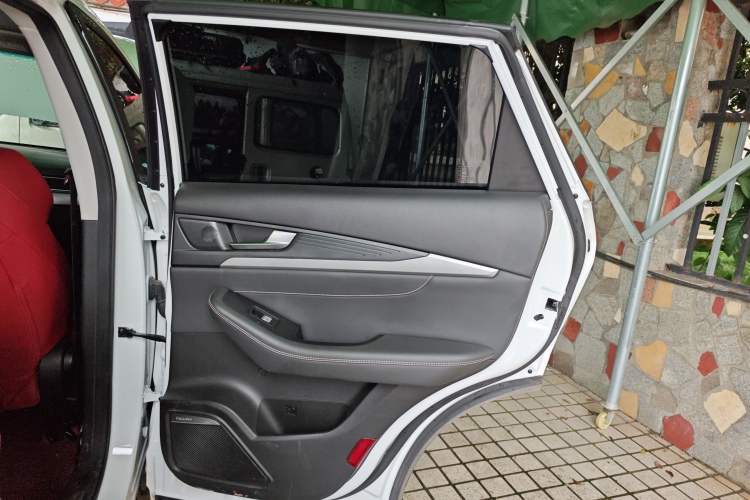 Used Soueast DX8S 2022 1.5T DCT Gulf Edition 5 Seats Interior 6