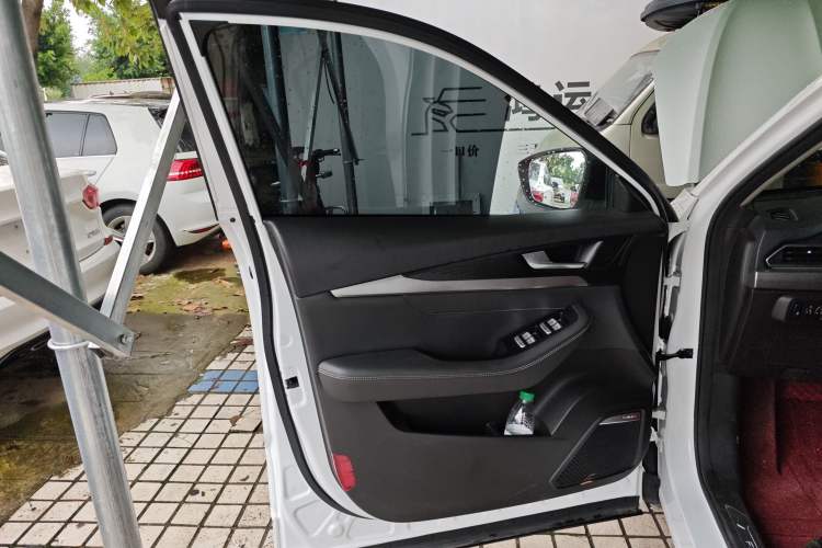 Used Soueast DX8S 2022 1.5T DCT Gulf Edition 5 Seats Interior 7