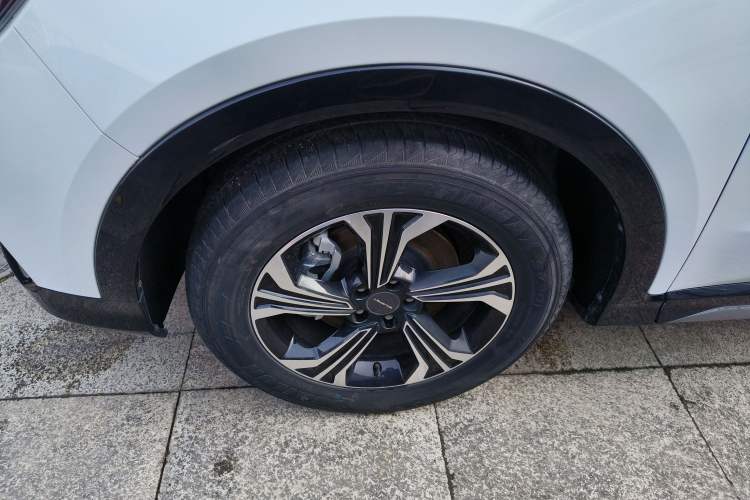 Used Soueast DX8S 2022 1.5T DCT Chieftain Edition 7-Seater Left Front Wheel Hub