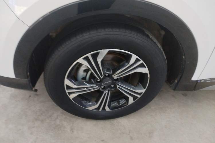 Used Soueast DX8S 2022 1.5T DCT Chieftain Edition 7-Seater Left Front Wheel Hub
