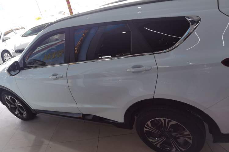 Used Soueast DX8S 2022 1.5T DCT Long-Range Version 7 Seats Left Side